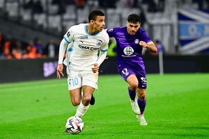 Marselha recupera o segundo lugar, Estrasburgo sobe a quarto