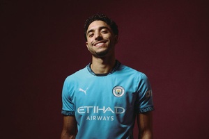 Mercado: Internacional egípcio Omar Marmoush assina pelo Manchester City