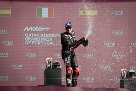Marco Bezzecchi triunfa no MotoGP de Portugal; Miguel Oliveira em 14.º lugar