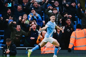 Manchester City volta a vencer na Premier League com golo de Foden nos descontos