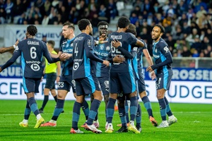 Marselha vence Brest por 3-0 e sobe provisoriamente à liderança da Liga Francesa