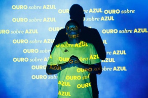 OFICIAL: Kelian Baruti assina pelo Estoril Praia e reforça ataque da I Liga