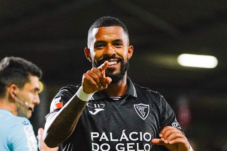 II Liga: Académico Viseu goleia em casa do Leixões com 'póquer' de André Clóvis