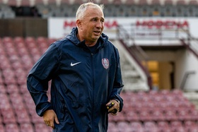 Petrescu reconhece superioridade do Braga: "Podem vencer qualquer equipa na Europa"