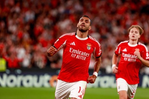 Benfica visita Newcastle em busca do primeiro triunfo