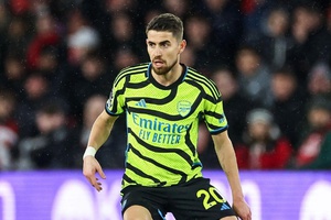 Arsenal anuncia saídas: Sterling e Jorginho estão na lista