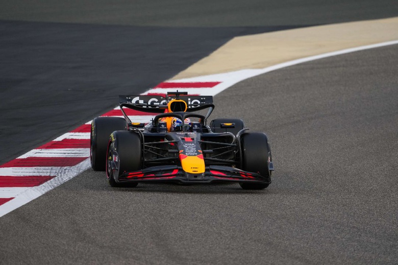 Max Verstappen vence GP do Azerbaijão e Oscar Piastri desiste