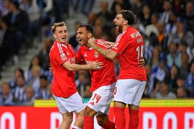 Benfica visita Vitória de Guimarães pressionado pelo triunfo do Sporting
