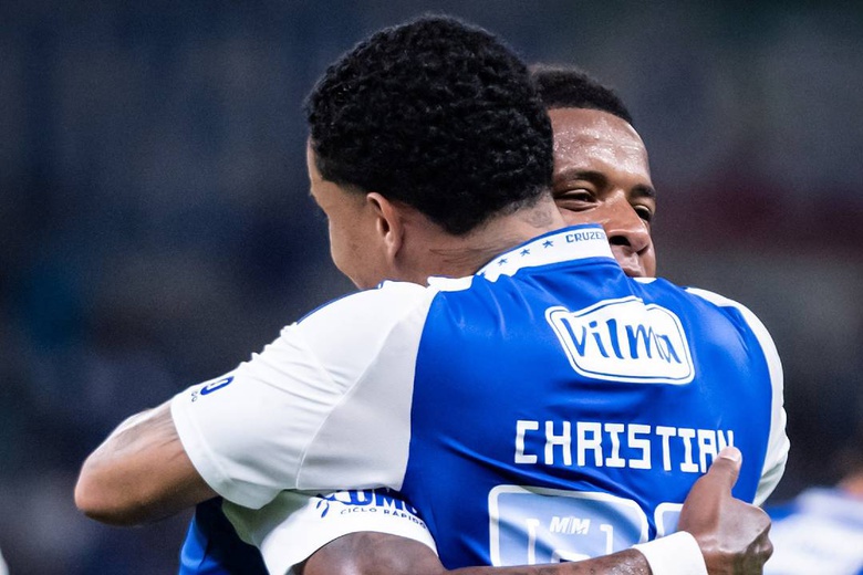 Brasil: Cruzeiro de Leonardo Jardim vence Vitória e mantém 3.º lugar no Brasileirão