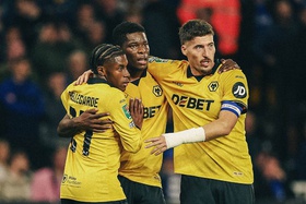 Vítor Pereira e Marco Silva vencem na Taça da Liga inglesa, Liverpool também