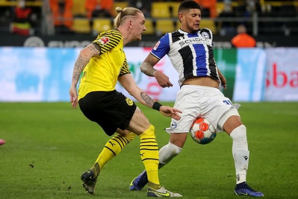 Deutschland: Dortmund knapp vor Bayern München, nachdem Armenien Peelfeld besiegt hat