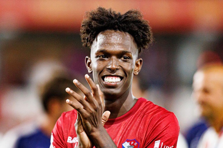 Benfica e Sporting em guerra por Félix Correia do Gil Vicente