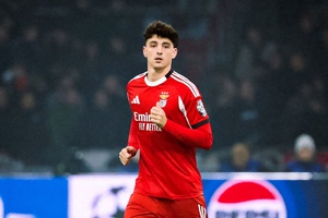 Manu Silva realça "felicidade" e "gratidão" com regresso aos relvados após lesão