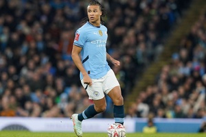 Treinador do Manchester City estima 10 a 11 semanas de paragem para Nathan Aké