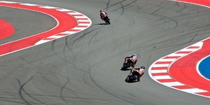 Diogo Moreira consagra-se campeão mundial de Moto2 em Valência