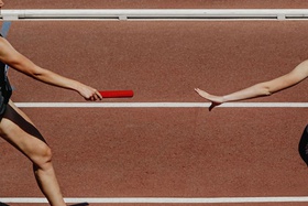 Estafeta portuguesa de 4x400 metros bate recorde e chega à final mundial