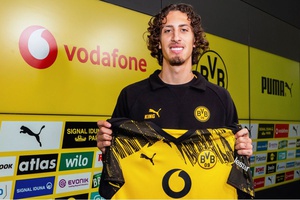 OFICIAL: Fábio Silva assina pelo Borussia Dortmund até 2030