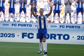 Luuk de Jong evolui para treino condicionado quase dois meses depois