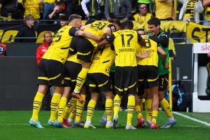 Dortmund marca ‘fora de horas’ na receção ao Colónia e volta aos triunfos