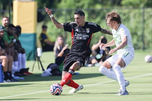 Pré-época? Di María mostra serviço, Benfica marca sete nos EUA