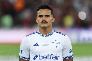 Benfica mira defesa do Cruzeiro para substituir Álvaro Carreras