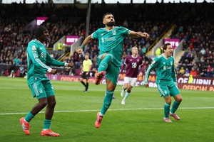 Liverpool precisa de penálti nos descontos para bater o Burnley na estreia de Florentino Luís