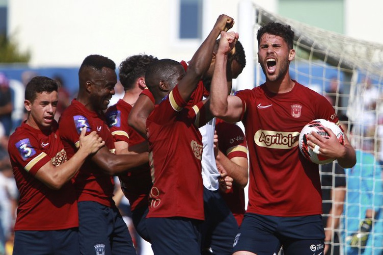 Benfica B e Oliveirense fecham 11.ª jornada da II Liga com empate