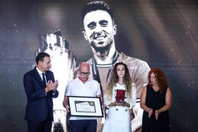 Galatasaray homenageia Diogo Jota antes de jogo com Liverpool