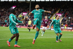 Liverpool precisa de penálti nos descontos para bater o Burnley na estreia de Florentino Luís