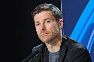 CEO do Bayer revela “acordo de cavalheiros” com Xabi Alonso para eventual saída