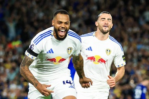 Leeds festeja regresso à Premier League com vitória sobre o Everton