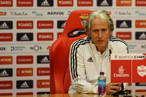 Jesus em guerra com o Benfica. Treinador recorre ao TAD por salários em atraso