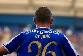 Luuk de Jong e Borja Sainz regressam aos treinos do FC Porto