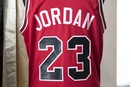 Basquetebol: Michael Jordan vende os Charlotte Hornets por cerca de 2.750 milhões de euros