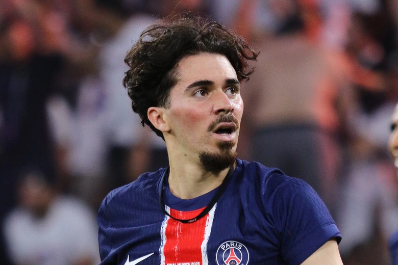 Vitinha e Nuno Mendes no melhor onze de 2024/25 da FIFPro