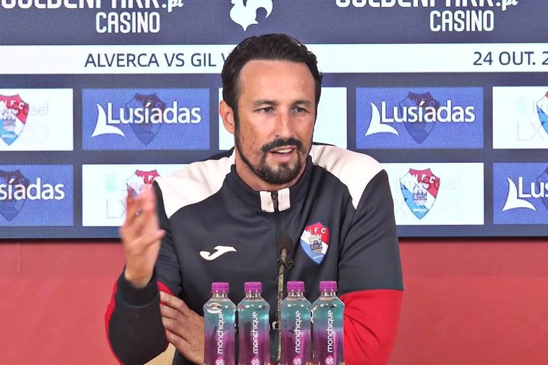 César Peixoto pede "humildade" e garante "deslocação difícil" antes de jogo com o AVS