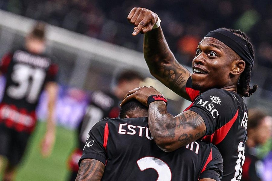 AC Milan vence dérbi e aproxima-se do Inter na liderança AC Milan vence dérbi e aproxima-se do Inter na liderança