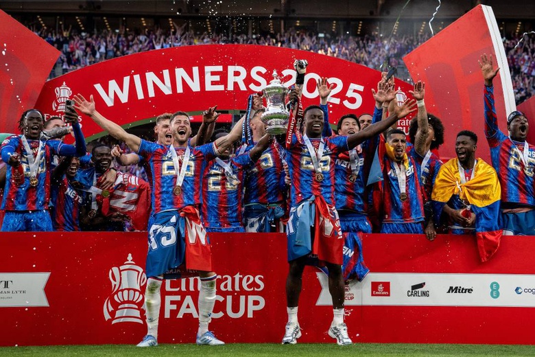 Crystal Palace acusado de utilizar faixa provocadora contra Marinakis