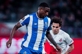 Liga Europa: FC Porto empata em Utrecht após praticamente meia hora com mais um jogador