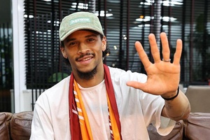 OFICIAL: Sané reforça Galatasaray como jogador livre