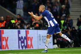 FC Porto vence Antuérpia e iguala Barcelona na Liga Campeões, Pepe faz história