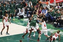 Basquetebol: Campeões Bucks e Golden State avançam nos 'play-offs' da NBA