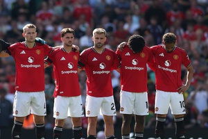 'Nova era' de Amorim no United começa com derrota... e velhos problemas