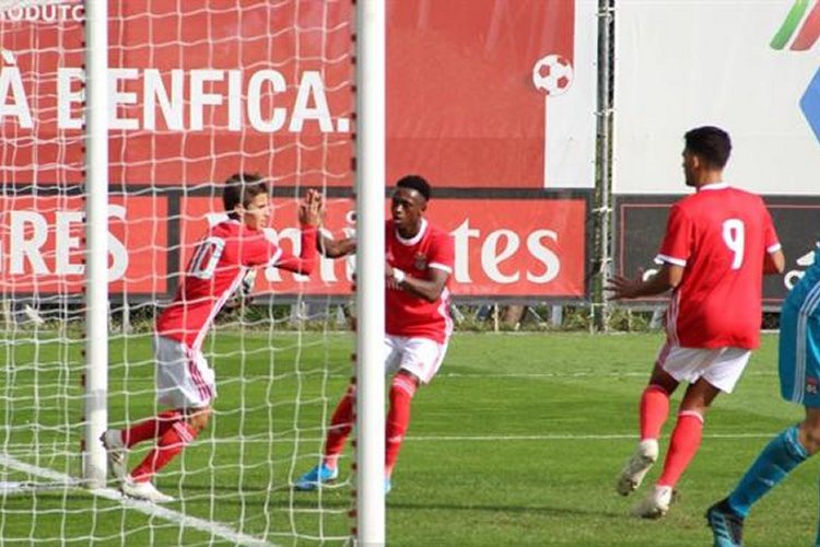 Covid-19: Benfica e Sporting elogiam decisão de cancelar época na formação