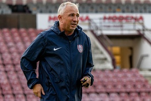 Petrescu reconhece superioridade do Braga: "Podem vencer qualquer equipa na Europa"