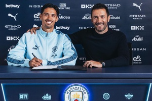 OFICIAL: Ex-alvo do Sporting assina com o Manchester City de Guardiola