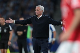 "No Benfica, os treinadores e dirigentes não acabam o jogo e vão correr atrás dos árbitros"