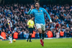 Inglaterra: ‘Hat-trick’ de Marmoush lança Manchester City para o quarto lugar