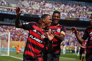 Flamengo vence Palmeiras de Abel Ferreira e iguala o rival na liderança do campeonato