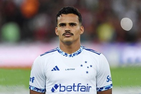 Benfica mira defesa do Cruzeiro para substituir Álvaro Carreras